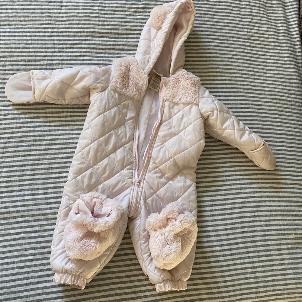 Starting out snow suit size 6-9 months with detachable booties